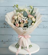 Букет цветов из:  Розы и Лизиантусы в Думиничи
