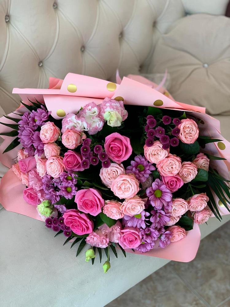 Букет цветов из: Хризантемы, Розы и Лизиантусы в Думиничи