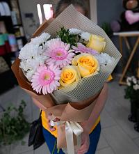 Букет цветов из:  Герберы, Розы и Хризантемы в Думиничи