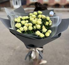 Букет Белые кустовые розы Солинеро в Думиничи