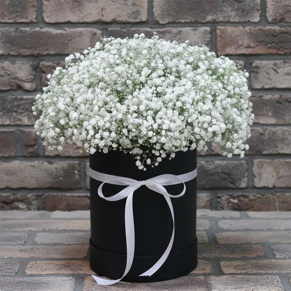 Цветочная композиция из Гипсофила в шляпной коробке в Думиничи