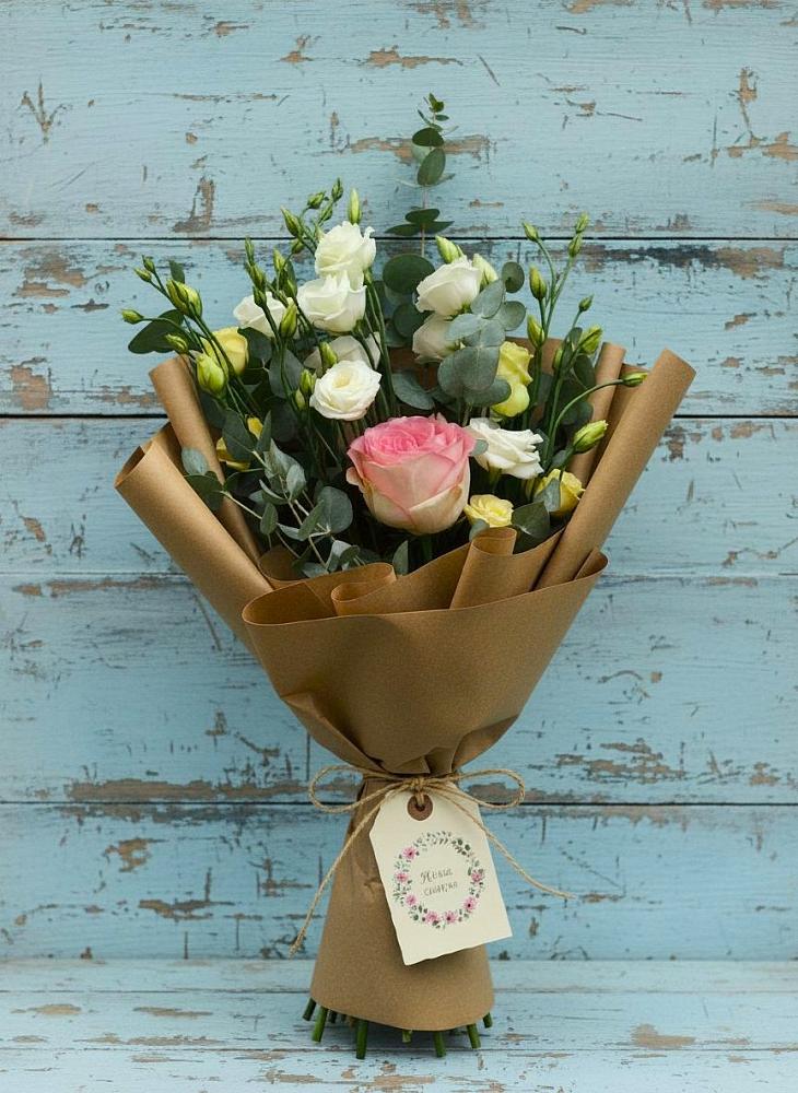 Букет цветов из: Розы и Лизиантусы в Думиничи