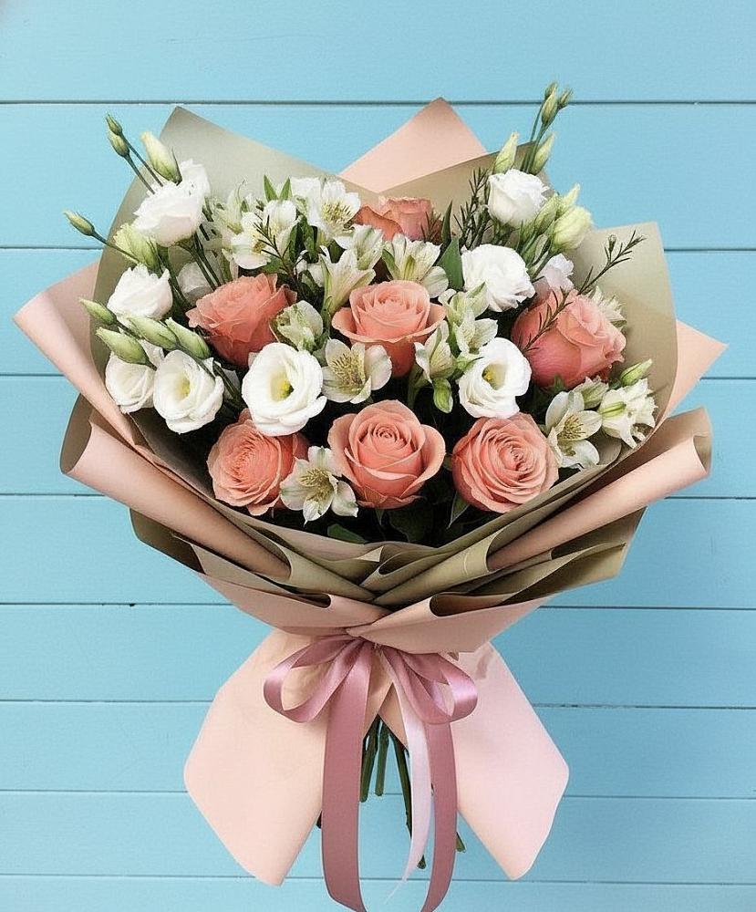 Букет цветов из: Розы, Альстромерии и Лизиантусы в Думиничи