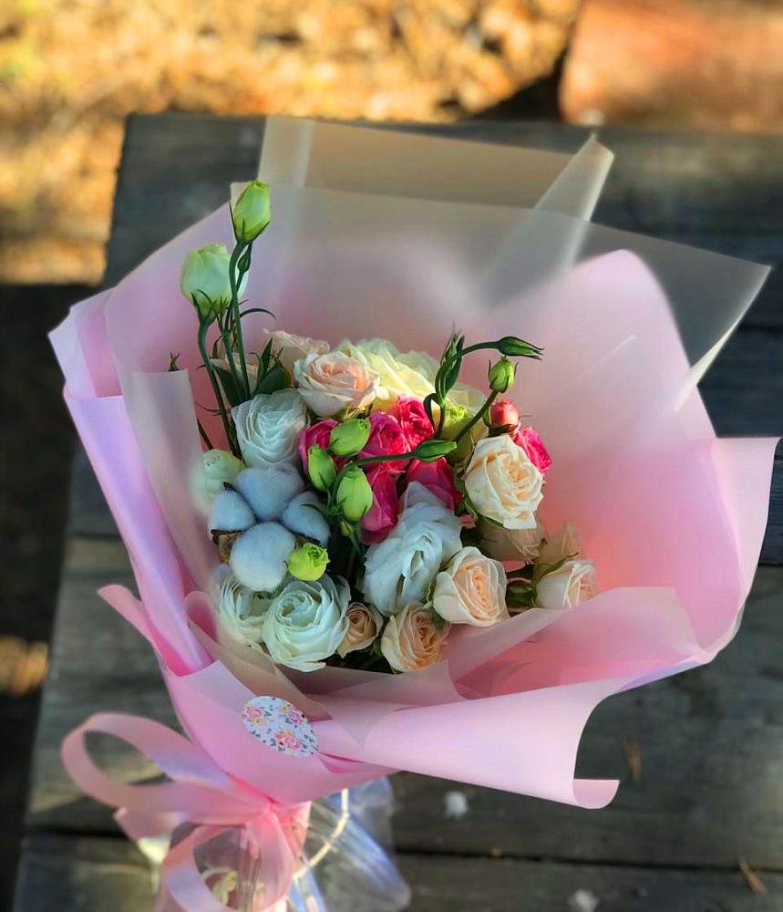 Букет цветов из: Розы и Лизиантусы в Думиничи