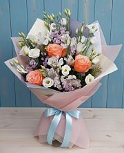 Букет цветов из:  Лизиантусы, Розы, Альстромерии и Гипсофила в Думиничи