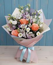 Букет цветов из:  Лизиантусы, Розы, Альстромерии и Гипсофила в Думиничи