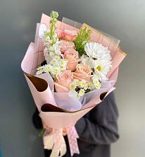 Букет цветов из:  Хризантемы и Розы в Думиничи