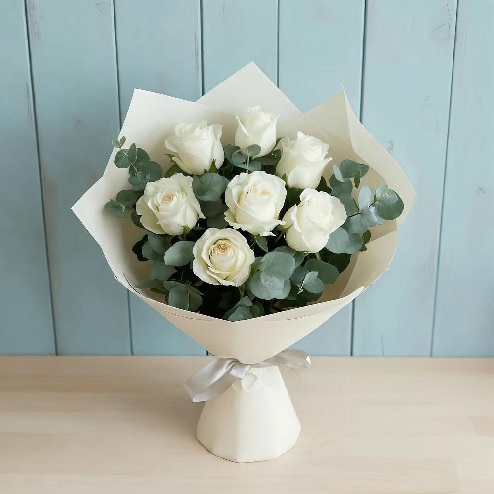 Букет Белые розы в Эвкалипте в Думиничи
