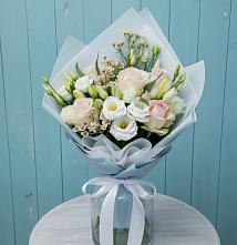 Букет цветов из:  Розы и Лизиантусы в Думиничи