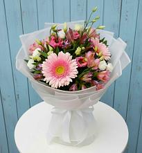 Букет цветов из:  Герберы, Альстромерии и Лизиантусы в Думиничи