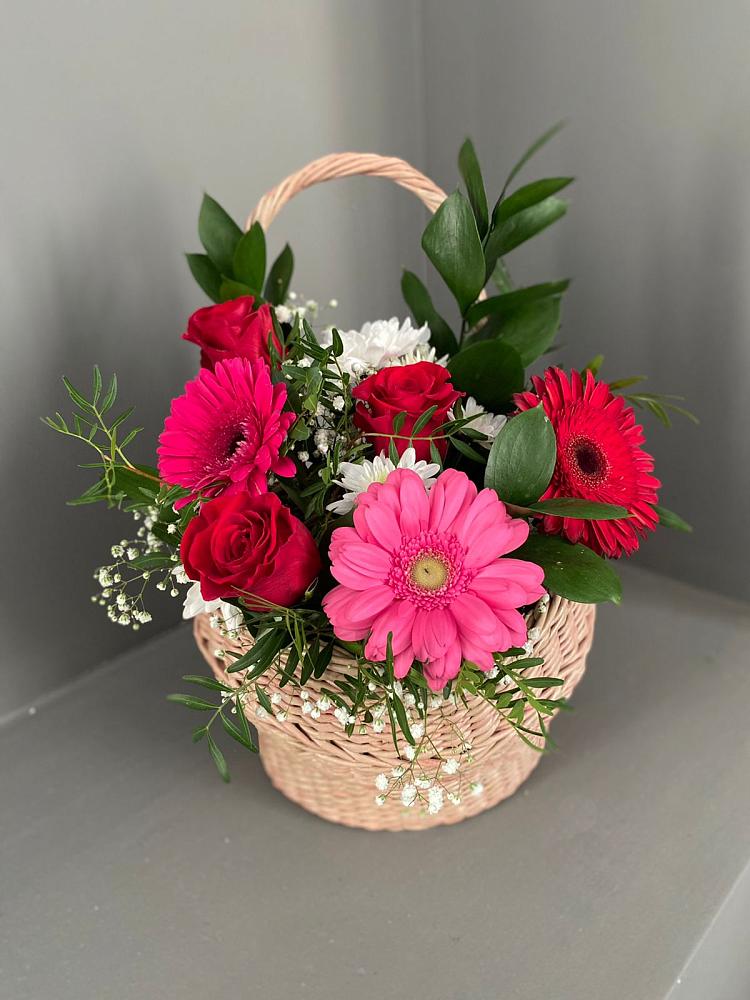 Цветочная композиция из Розы, Хризантемы и Герберы в корзине в Думиничи