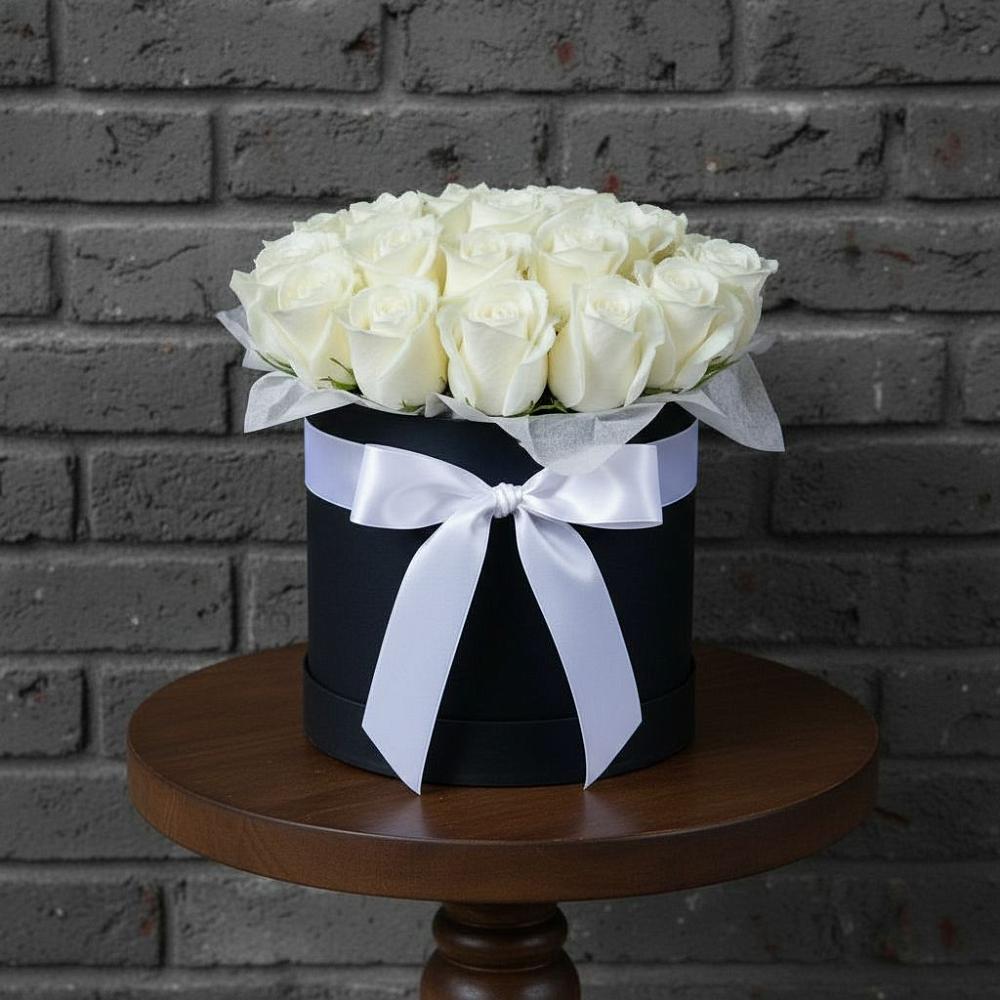 Цветочная композиция из Розы в шляпной коробке в Думиничи