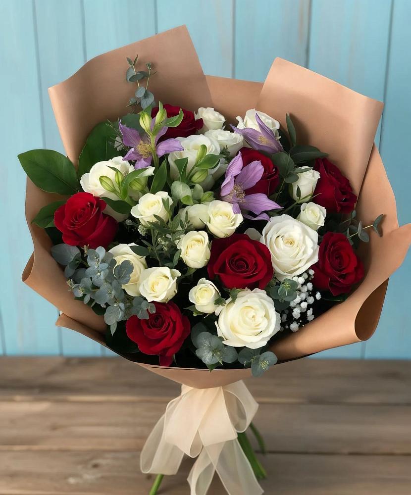 Букет цветов из: Розы и Альстромерии в Думиничи