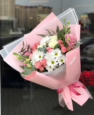 Букет цветов из: Розы, Лизиантусы и Хризантемы в Думиничи