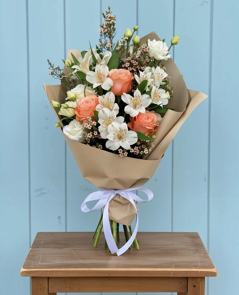 Букет цветов из: Альстромерии, Лизиантусы, Розы и Хризантемы в Думиничи