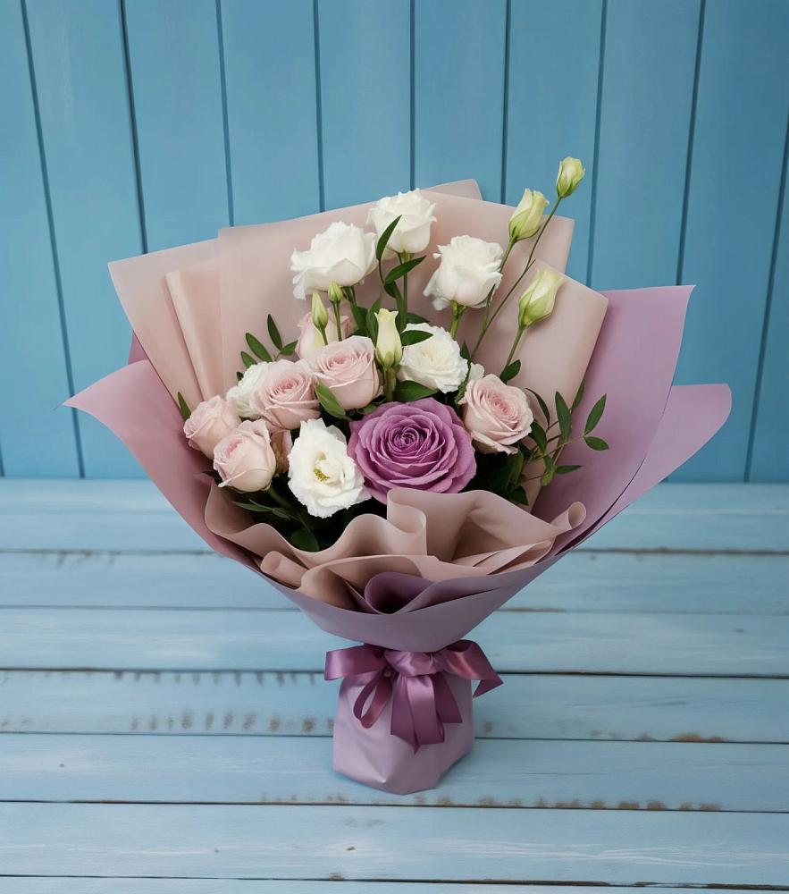 Букет цветов из: Розы и Лизиантусы в Думиничи